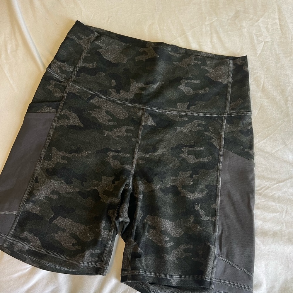 Fabletics shorts with pockets